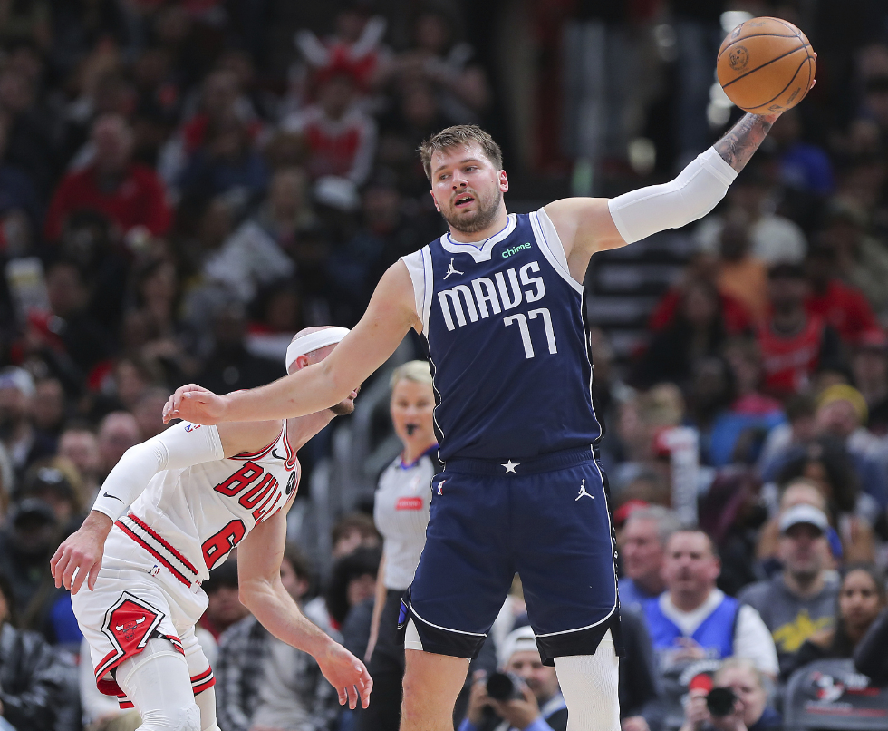 东契奇连续二十场比赛得分超过最后时刻胜出，独行侠不断突破！的简单介绍